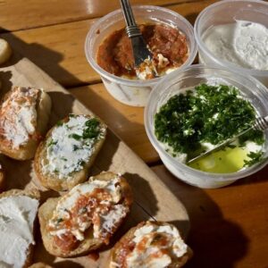 Cream cheese with tomato and garlic